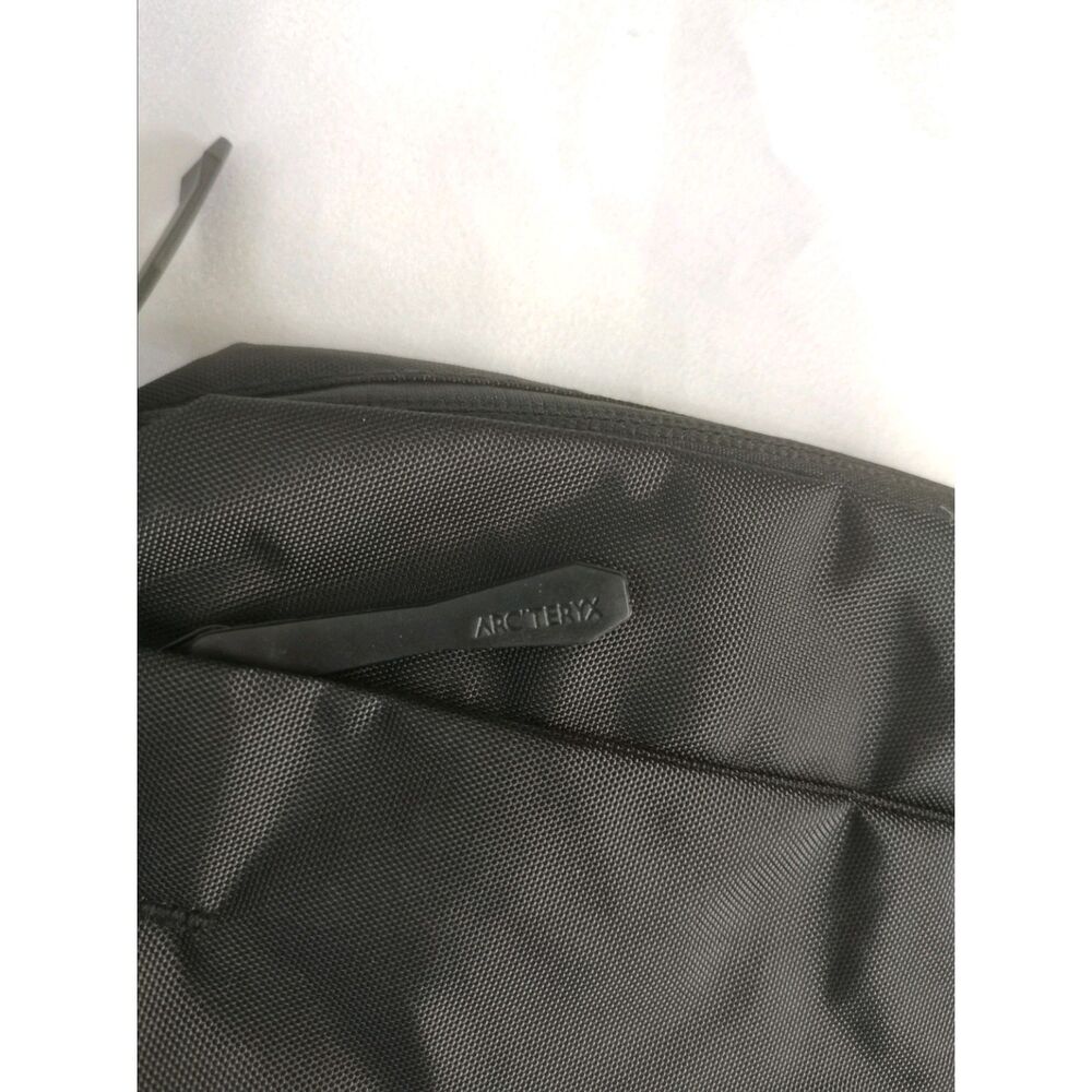 ARC'TERYX Unisex Outdoor Sling Bag - Casual Sports Travel Crossbody Bag - Picture 3 of 5